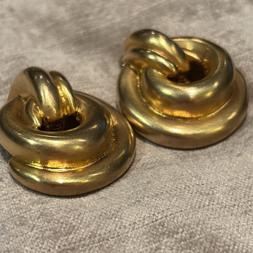 Vintage 80’s Les Bernard Matte Gold Knot Earrings Sculptural Design
